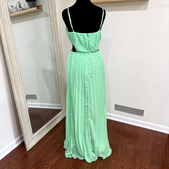 NWOT Neon Green Pleated Maxi Dress with Side Cutouts Women's Size M - Picture 4 of 6